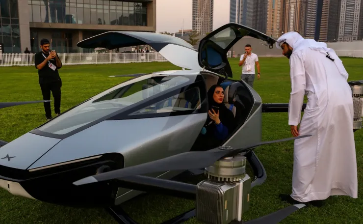 Coche volador realiza su primer viaje en Dubái