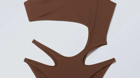 Traje de baño con cut outs
