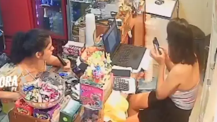 Mujer es golpeada tras negarse a pagar una recarga.png