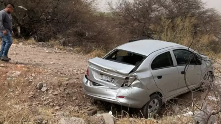 Auto proyectado a Río Sacramento