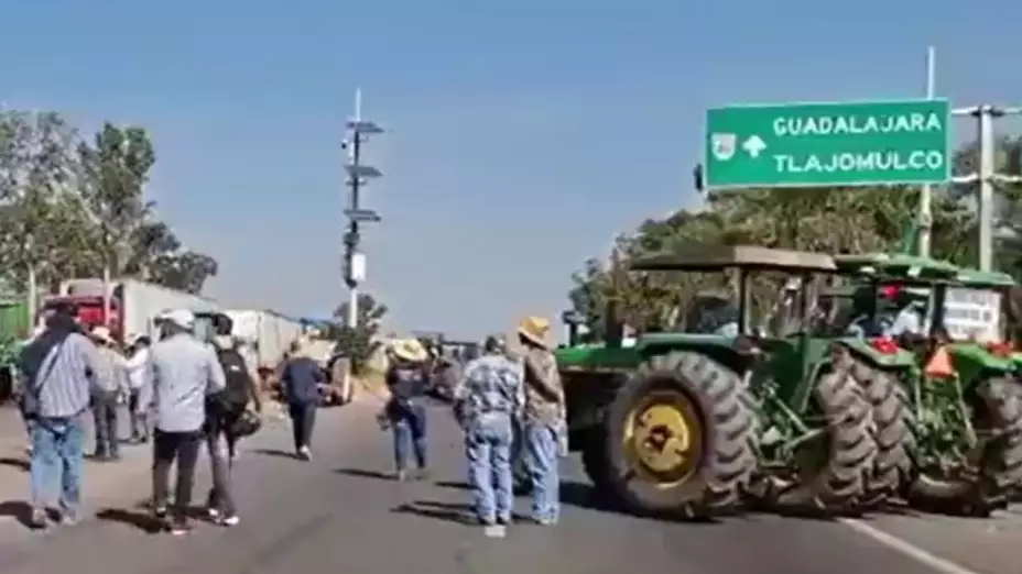 Suspenden clases Jalisco por bloqueos carreteros paro nacional agricultores