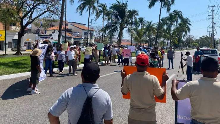 Habitantes protestan porque campo de golf en Huatulco será Área Natural Protegida