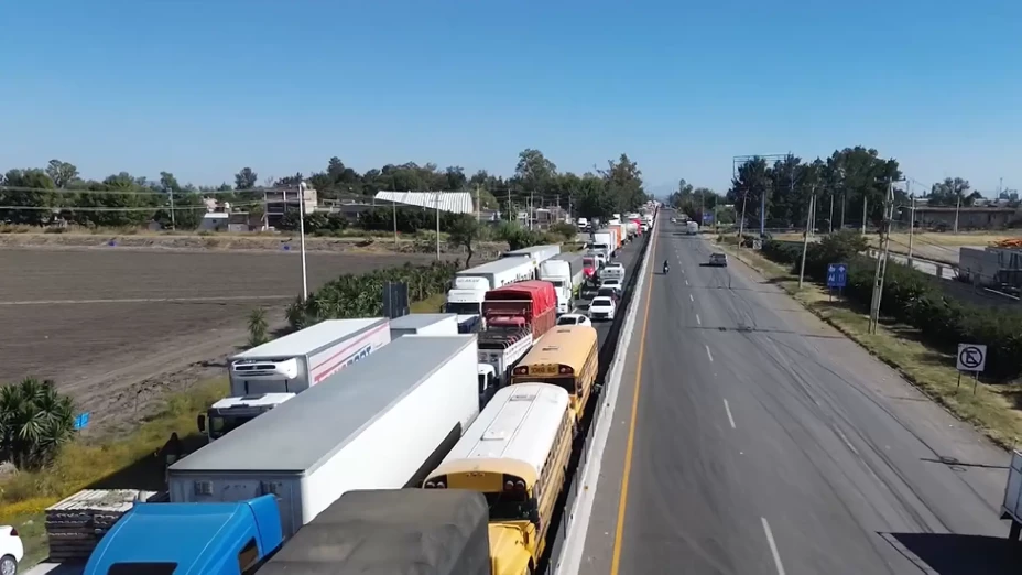 Bloqueos carreteras Guanajuato hoy lunes 24 noviembre $2025$