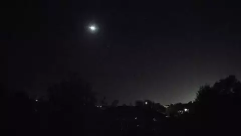 VIDEO: ¿Es un meteorito Bola de fuego ilumina el cielo en Texas?
