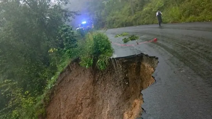 Paso de tormenta tropical ´Boris´ deja múltiples derrumbes y deslaves en Sierras de Puebla