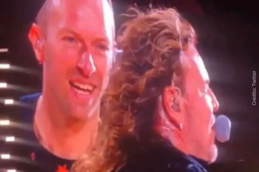 Maná cantando junto a Coldplay.jpg