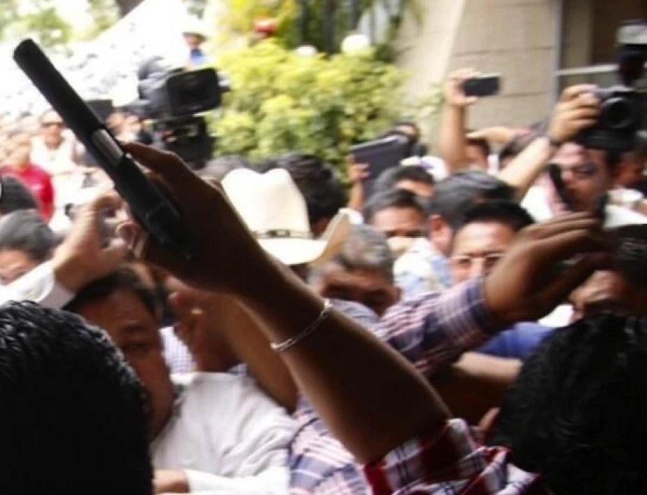 En el lugar se escucharon varias detonaciones de arma de fuego