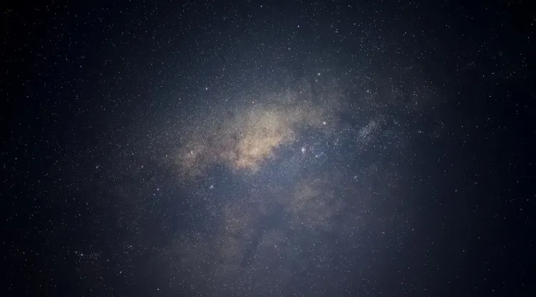 Hallan la pareja de agujeros negros supermasivos más cercana a la Tierra.