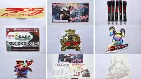 Con estas estampas o llaveros, “Los 300" operan para marcar territorios en el Edomex