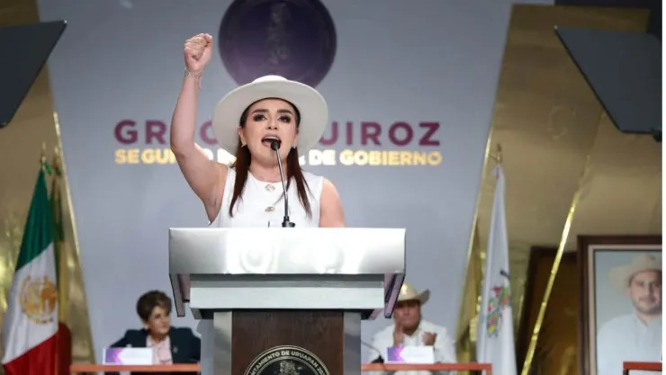 Grecia Quiroz acude a la FGR.