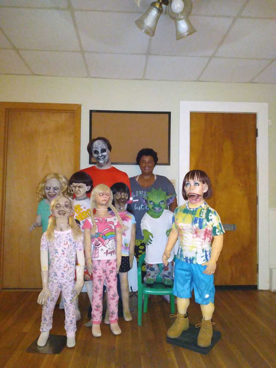 Muñecos Zombies.jpg