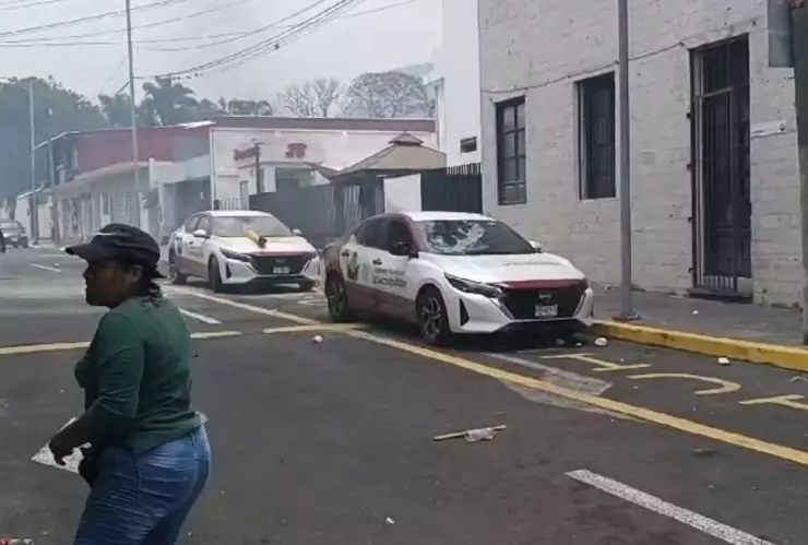 Desalojan manifestantes