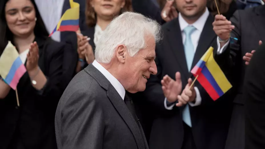 Miguel Uribe Londoño confirma que será precandidato presidencial tras el asesinato de su hijo.