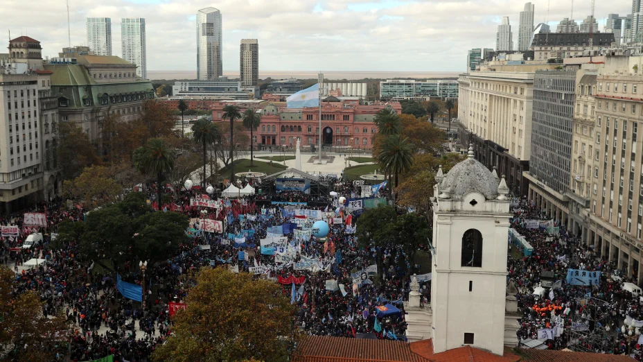 Cientos protestas en Argentina por la situación económica