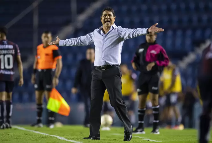 Alfonso Sosa con Leones Negros