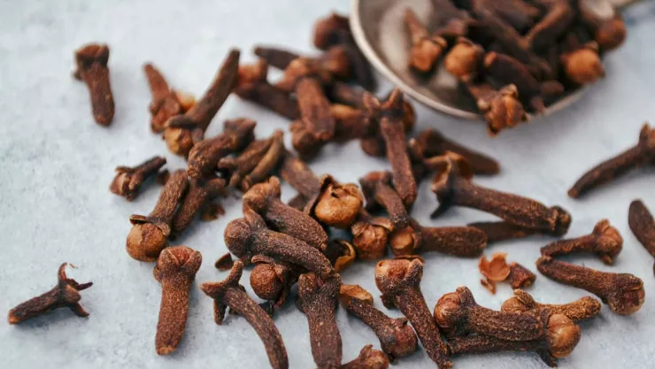 Los lugares donde guardar clavos de olor para la buena suerte