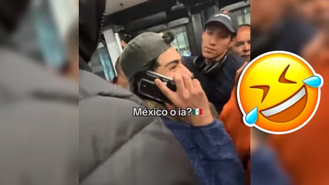 VIDEO_ Pasajeros del metrobús de la CDMX ayudan a joven para que su mamá no descubra que estaba tomado.webp