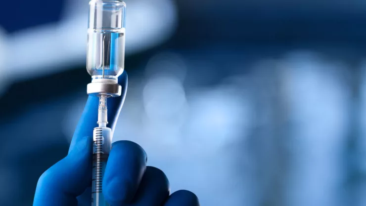 Rezagados de vacunación hacen fila en Jalisco 