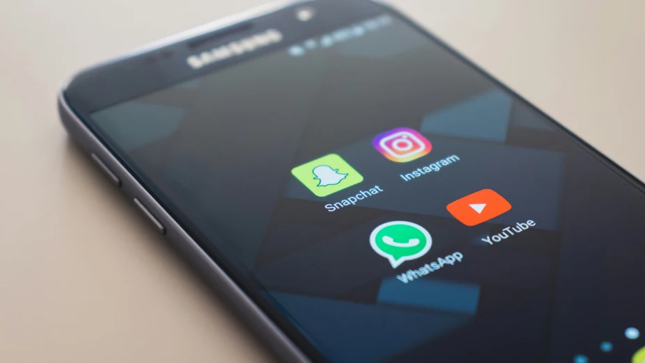 Así puedes activar el modo Batman en WhatsApp paso a paso