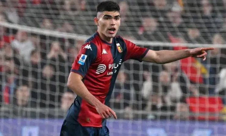 Johan Vásquez podría portar el gafete de capitán en Genoa