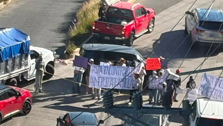 Manifestantes realizan bloqueo en la caseta de Atlixco hoy; exigen localización de América Pamela Colotl