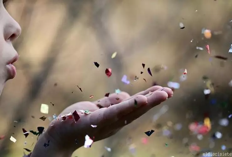 confeti volando.jpg