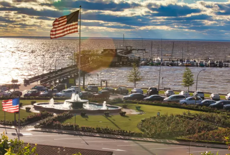 Vista del puerto de Fairhope, uno de los sitios más famosos del lugar.