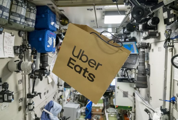 Multimillonario japonés entrega por Uber Eats en la Estación Espacial Internacional