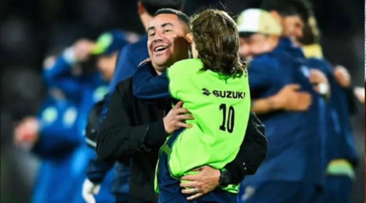 hijo-efrain-juarez-campeon-pumas.jpg