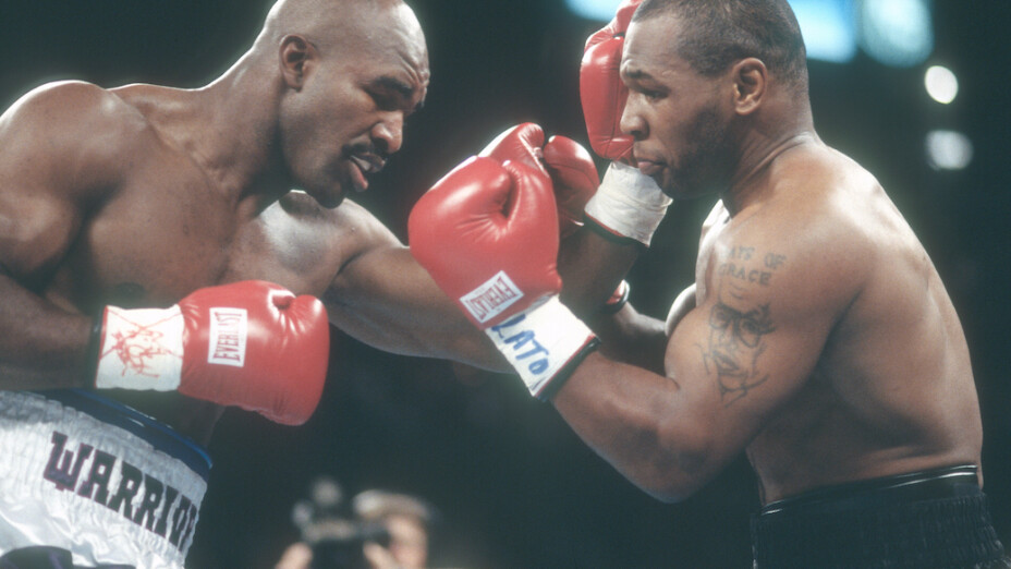 Mike Tyson protagonizó una de las escenas más emblemáticas del boxeo, le arrancó un pedazo de oreja a Evander Holyfield.
