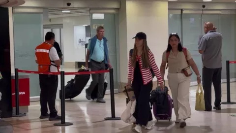 Regresan mazatlecos atrapados en conflicto de Medio Oriente