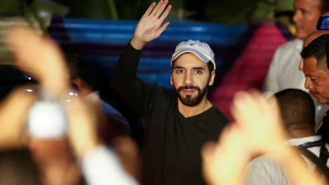 El salvador extiende estado de excepción un año más