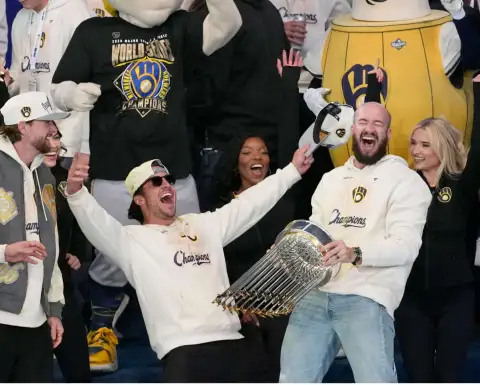 Festejo de los cerveceros de Milwaukee, campeones de la MLB.