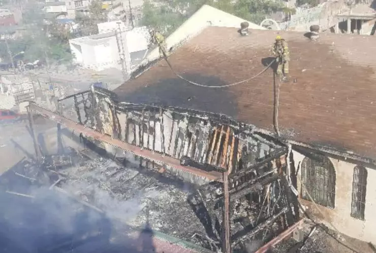 Arde iglesia en Camino Verde en Tijuana.