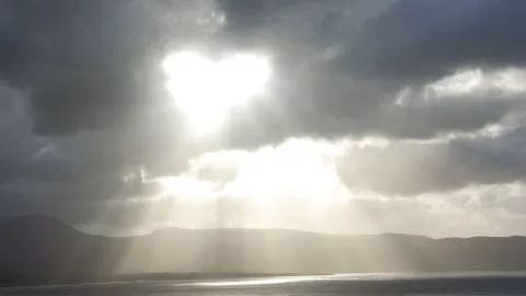 viralizan video con trompetas en el cielo