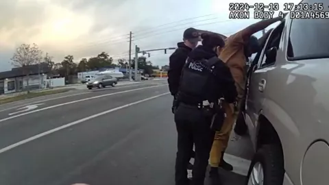 Imágenes de las cámaras de policía en Florida.