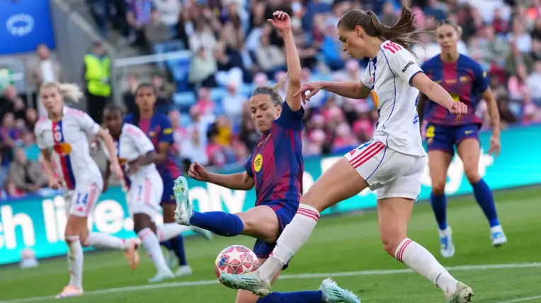 Encuentro de fútbol femenil entre Barcelona y Lyonnes.
