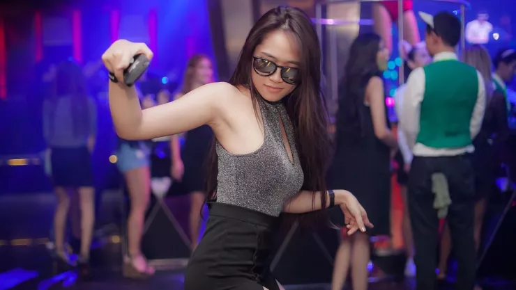 Maestra se vuelve viral en redes sociales por bailar de forma sensual con alumno