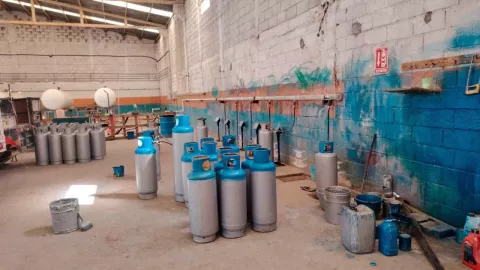 FGR asegura mas de 122 litros de hidrocarburo en Puebla