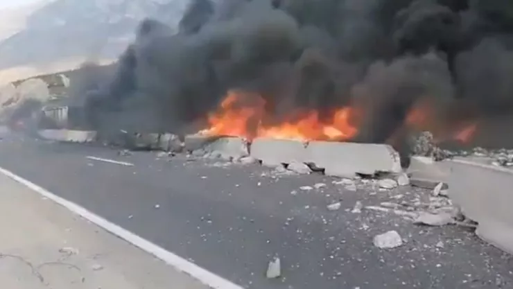 VIDEO:Choque entre dos tráileres en la autopista Saltillo-Monterrey deja lesionados