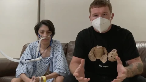 Canelo Álvarez demuestra su gran corazón con David Antolín