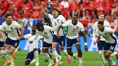 Inglaterra festeja su pase a semifinales