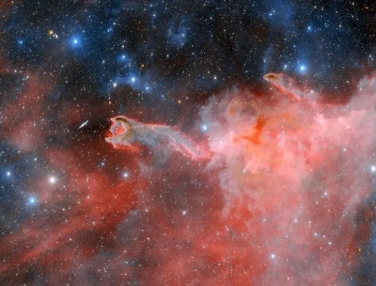 Captan-en-imagen-la-Mano-de-Dios-Una-nebulosa-fantasmal