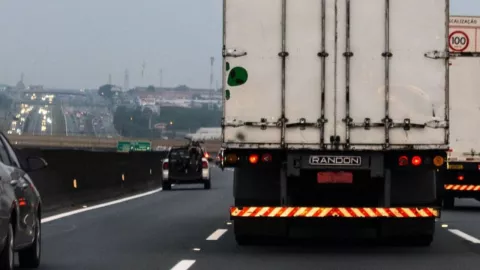 ¡Terror en carretera! Trailero es baleado por grupo armado en Veracruz; resultó herido