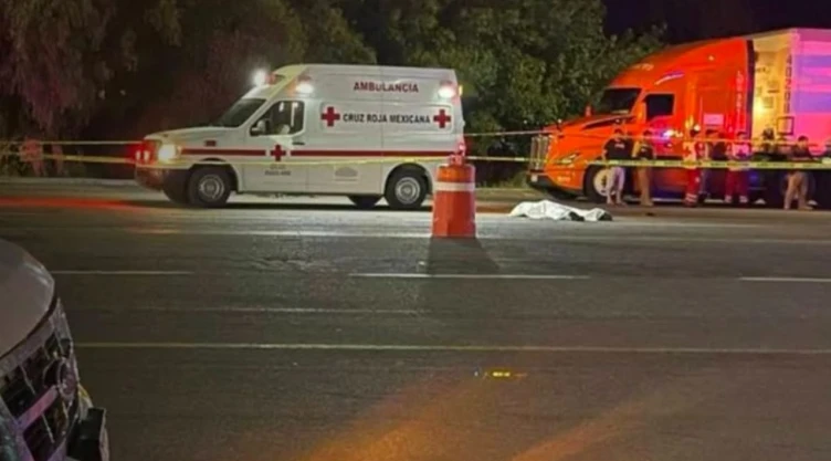 Sacerdote-atropella-a-trailero-en-carretera-Durango-Zacatecas-y-se-arrodilla-para-rezar