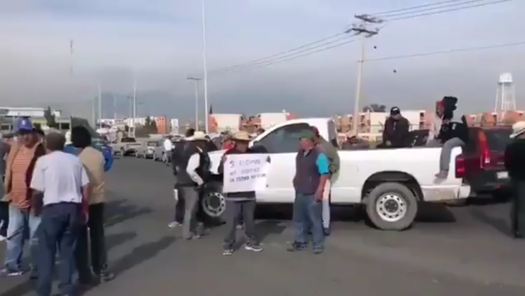 Trabajadores del campo cierran salidas a Pachuca y Tulancingo