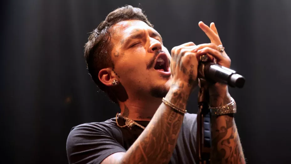 christian Nodal interrumpe abruptamente concierto en Tabasco