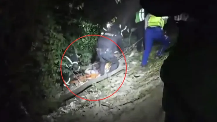 VIDEO: Rescatan a hombre que cayó 40 metros en barranca de La Angostura, Álvaro Obregón