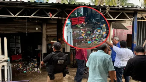 Incendio al interior de un local comercial a la altura del parque papagayo en Acapulco