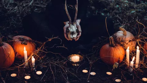 Mujer aparece muerta en Texas; fue mutilada en ritual satánico